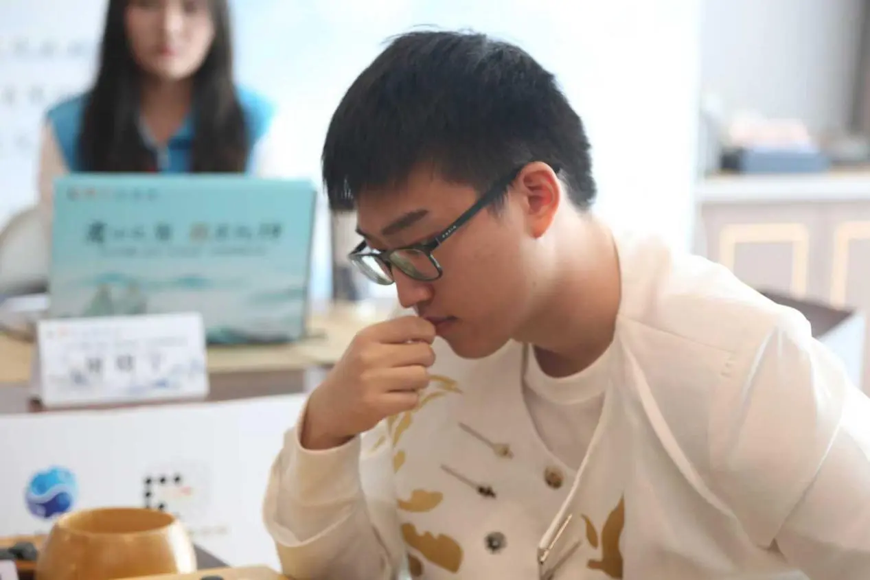 入右上黑阵, 柯报道, entit