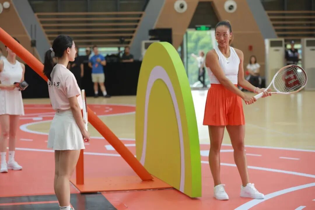 的校训, 生证和新生, 钦文